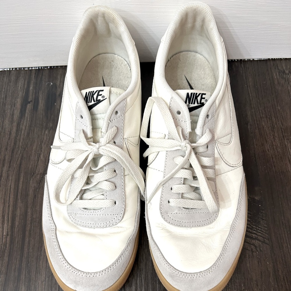 new barely worn white and grey nike sneakers size 10.5